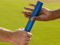 开云官网-引擎轰鸣之夜，拉亚如何以节奏大师之姿引领F1新赛季揭幕战