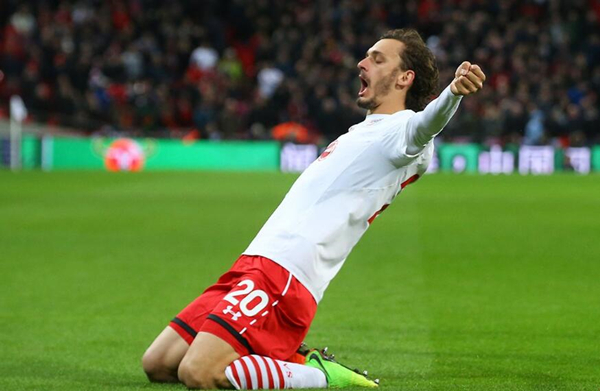 关于意大利豪强在国际赛事中展现完美表现的信息