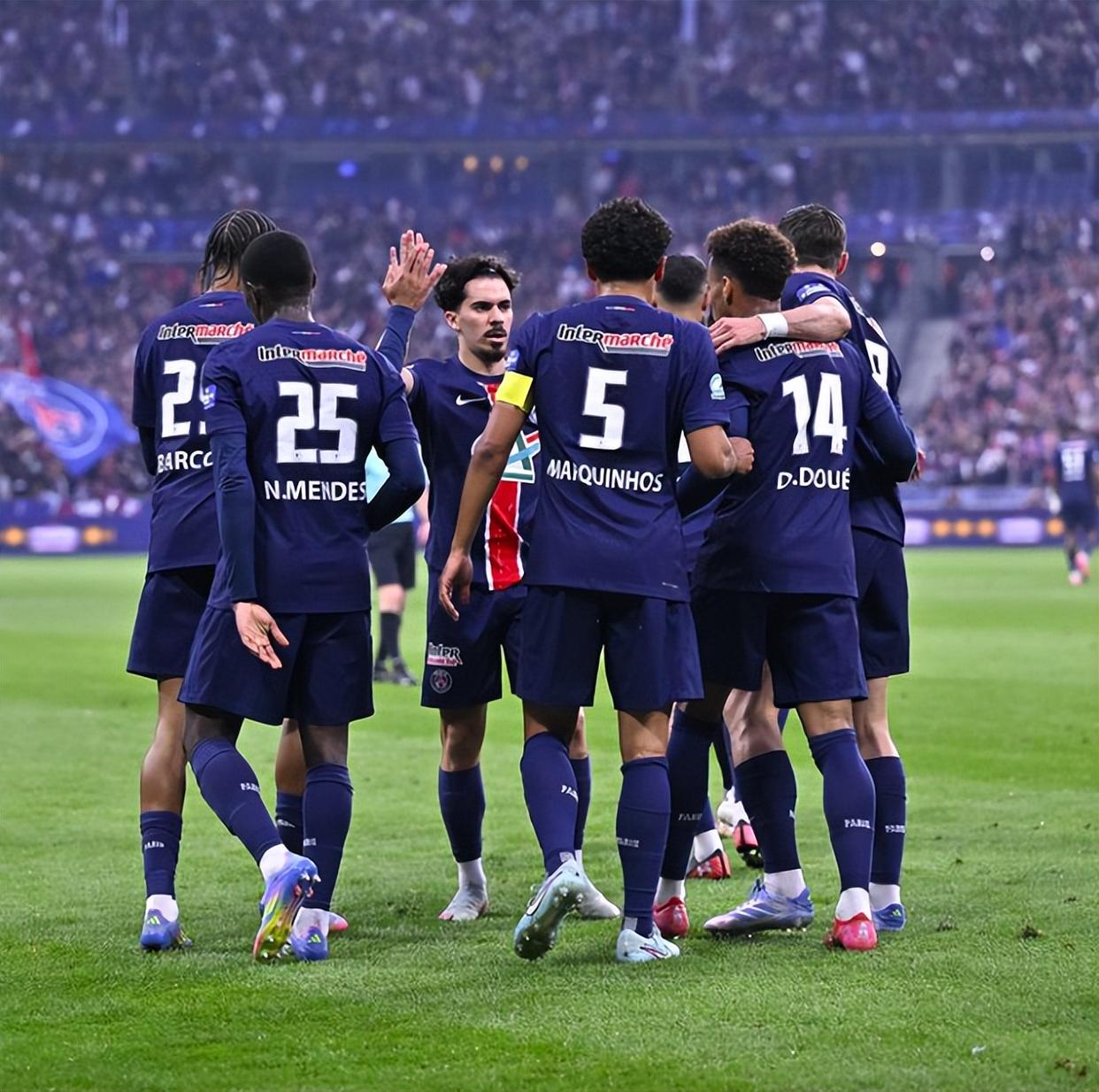 关于巴黎圣日耳曼惨败，尤文图斯捍卫主场荣誉的信息