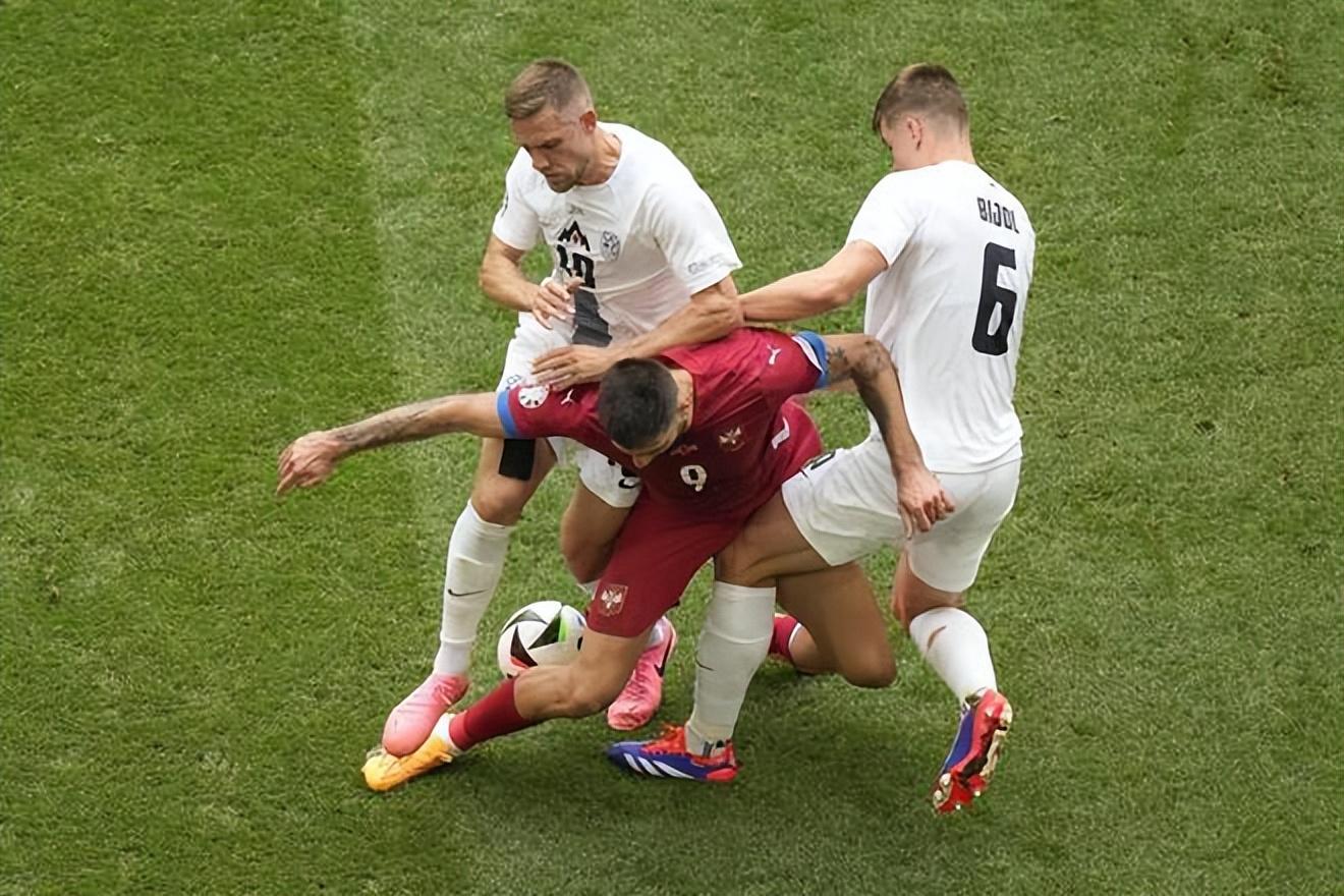 包含斯洛文尼亚队逆风翻盘，成功踏入欧洲杯正赛的词条