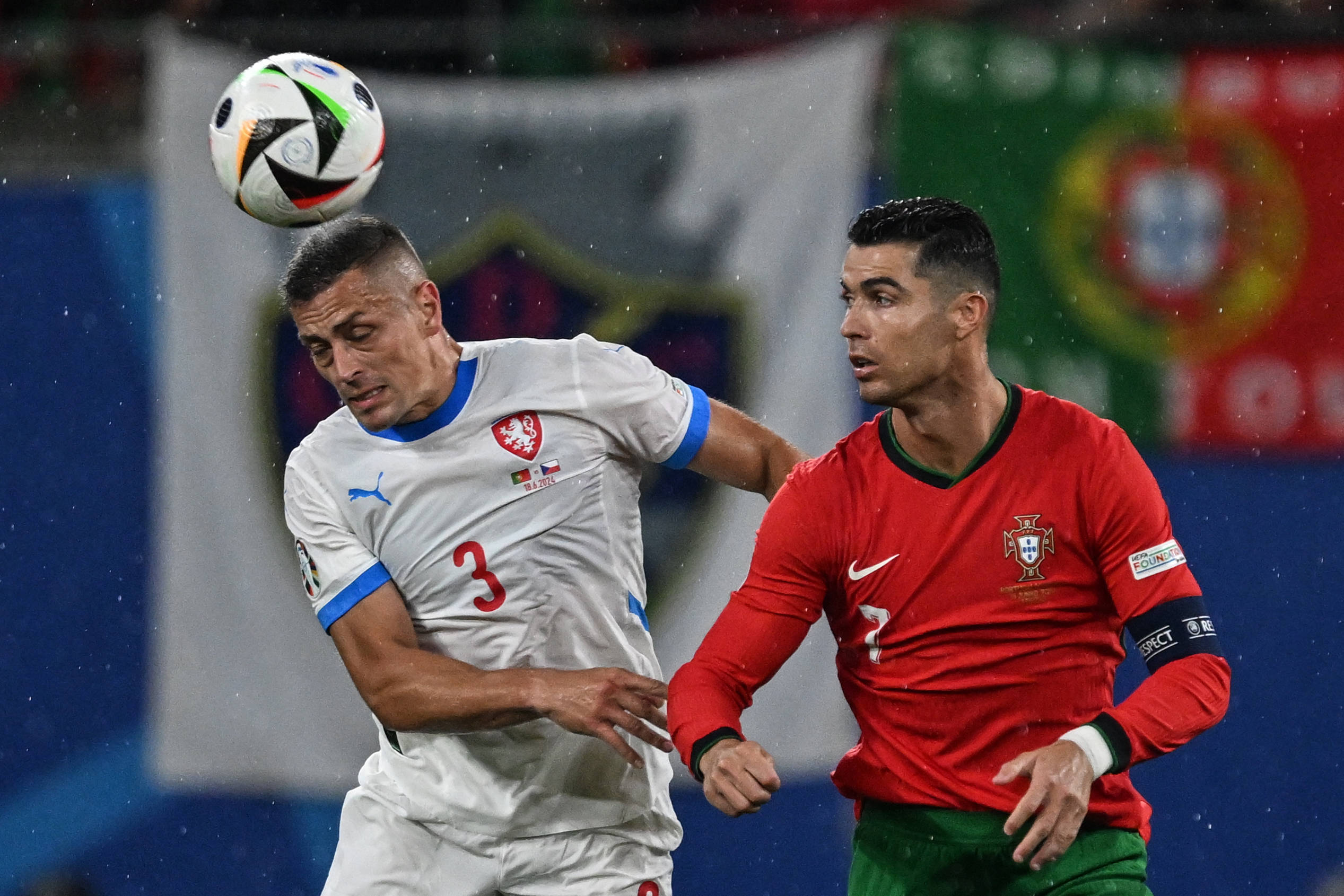 关于欧洲杯赛事中一场激战打破僵局，赛果让人期待的信息