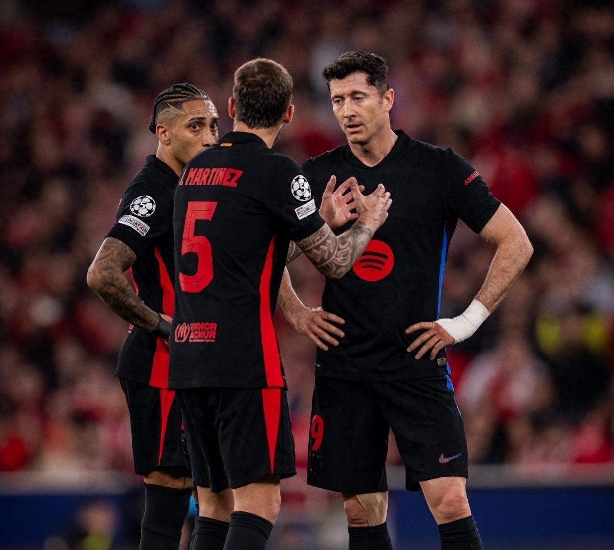 包含奥萨苏纳主场击败对手，终结连败的词条