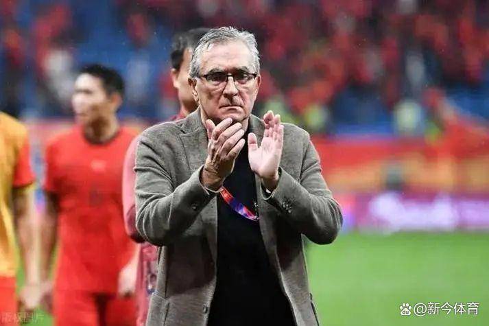 主教练遭遇质疑，球迷呼吁换帅