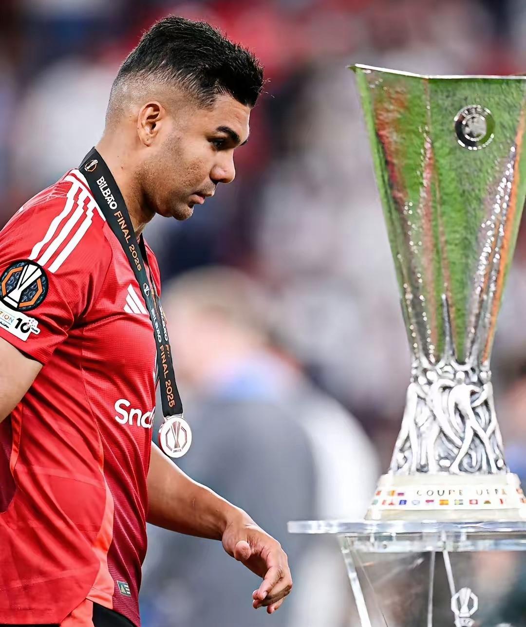 曼联不敌，欧冠征程惋惜告终