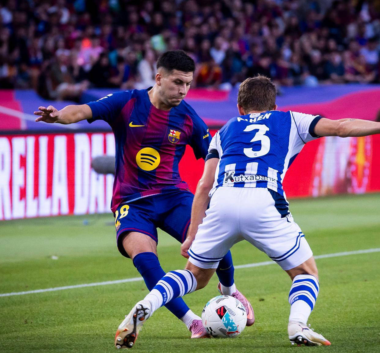 关于巴萨中场球员频频破门，进攻火力强劲的信息