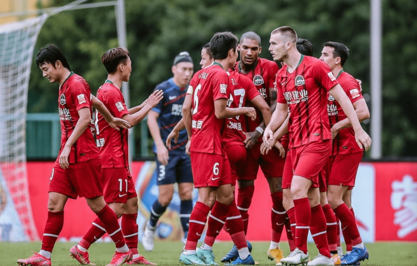 沃尔夫斯堡连续告捷，领跑积分榜