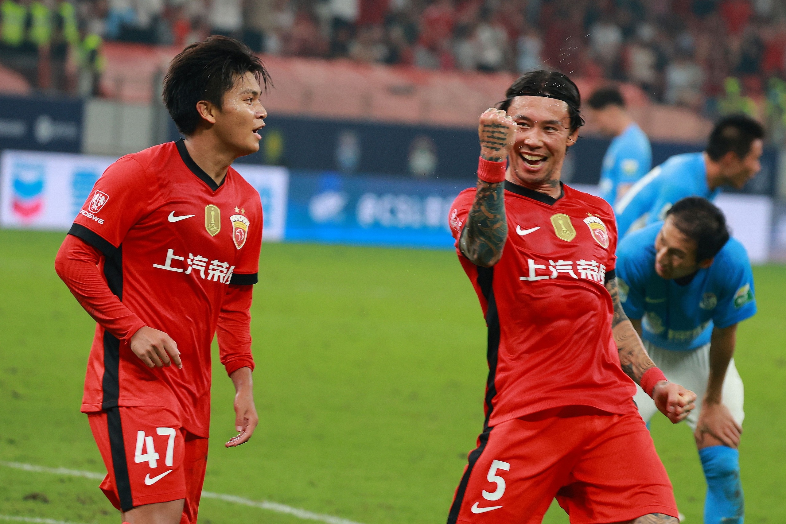 新局面崭露头角，巅峰对决引领足球风潮的简单介绍