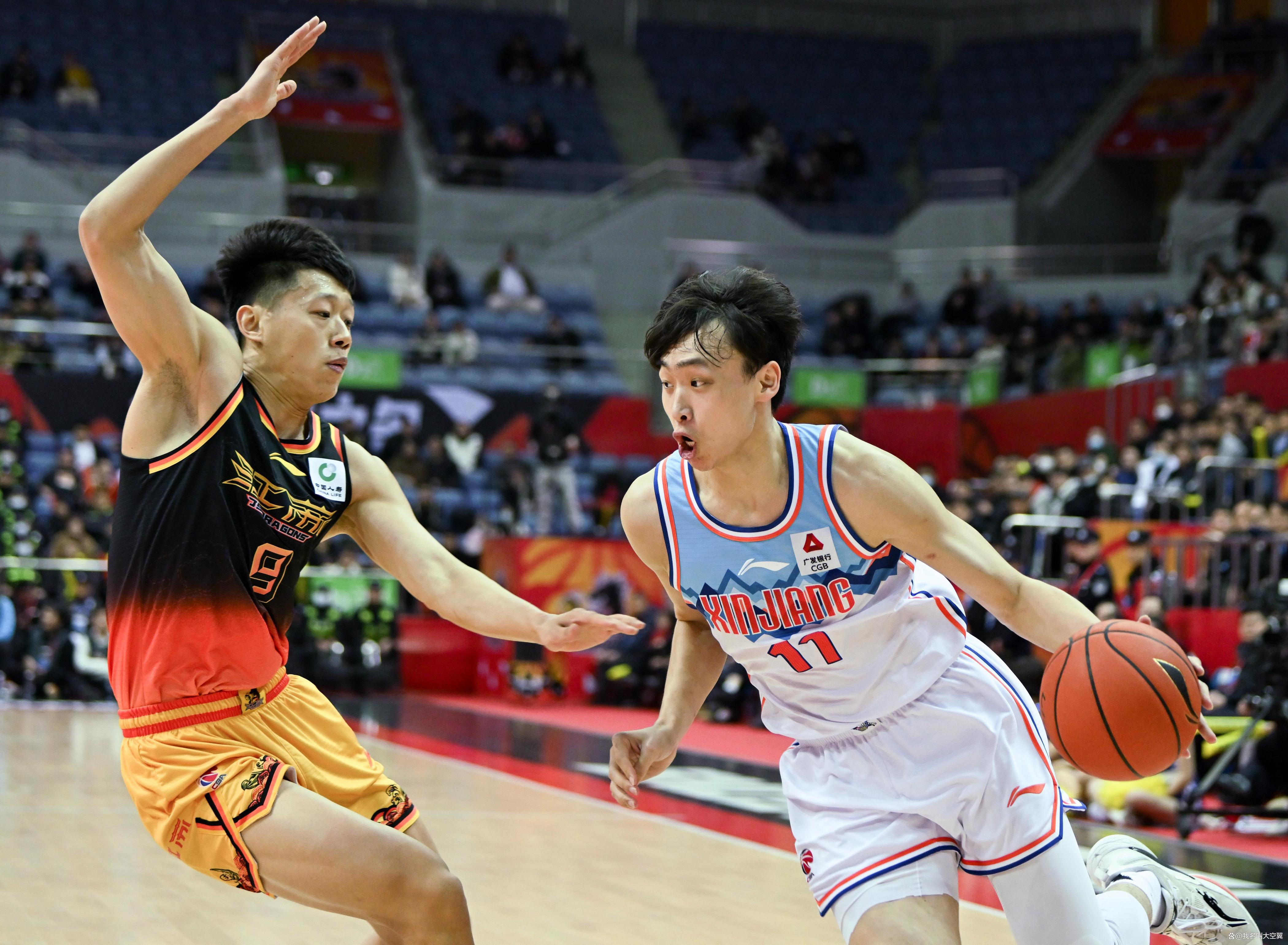 新疆队轻取吉林队，浓眉哥点燃赛场的简单介绍