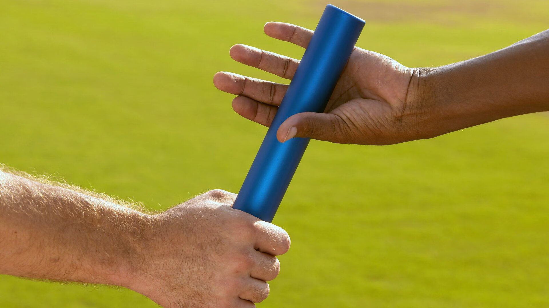 引擎轰鸣之夜，拉亚如何以节奏大师之姿引领F1新赛季揭幕战